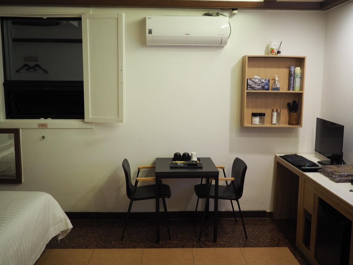 Motel Shangri La *